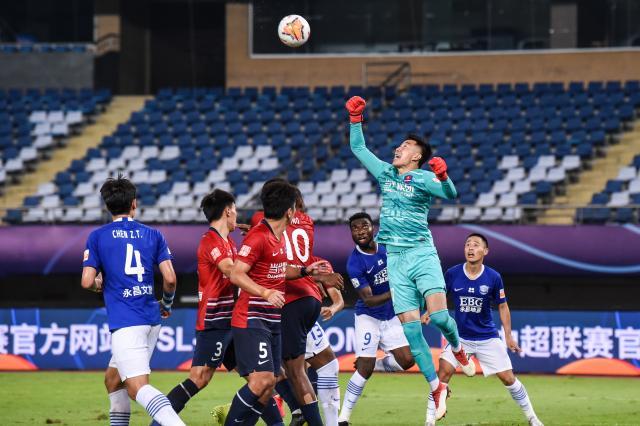 重庆队接连送走主力球员 新赛季还能成为黑马？